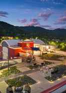 Green Roof lounge with 360 mountain views Candlewood Suites ASHEVILLE DOWNTOWN