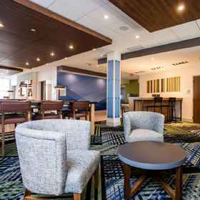 Hotel Lobby1Holiday Inn Express & Suites REHOBOTH BEACH by IHG, an IHG Hotel,Old Landing Golf Course飯店