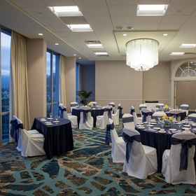 Bay View1Crowne Plaza VENTURA BEACH by IHG, an IHG Hotel,文图拉县飯店