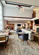 Hotel Lobby Staybridge Suites MILWAUKEE WEST-OCONOMOWOC, an IHG Hotel