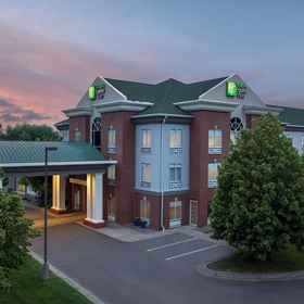 Holiday Inn Express at Dusk 1 Holiday Inn Express & Suites SUPERIOR - DULUTH AREA by IHG, an IHG Hotel, Duluth Heritage Sports Center Hotels