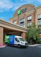 Take advantage of our complimentary shuttle service Holiday Inn Express & Suites ROCHESTER WEBSTER, an IHG Hotel