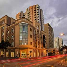 Slaviero Rockefeller1 , 飯店Crystal Palace