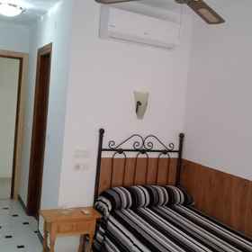 Hostal San Sebastian 1, 酒店 Fonelas