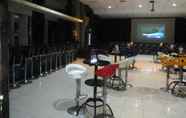 Bar, Kafe, dan Lounge 7 Grand Royal Taliwang