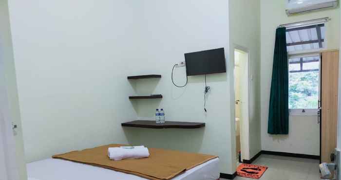 Kamar Tidur Djati Homestay Syariah