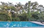 Swimming Pool 6 Sekar Arum Homestay