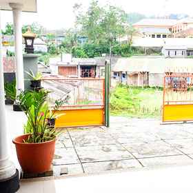 Ben Hill 1, Hotel Probolinggo