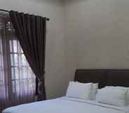 Kamar Tidur 3 Hotel Ningrat Syariah near Alun Alun Bangkalan