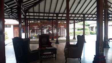 Lobby 4 Hotel Ningrat Syariah near Alun Alun Bangkalan
