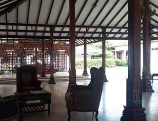 Lobby 2 Hotel Ningrat Syariah near Alun Alun Bangkalan