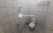 In-room Bathroom 3 Tentrem Syariah Guesthouse