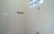 In-room Bathroom 2 Homestay Marlin Syariah at Desa Wisata Pulau Untung Jawa