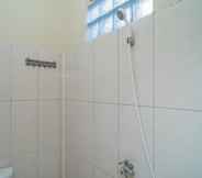 In-room Bathroom 2 Homestay Marlin Syariah at Desa Wisata Pulau Untung Jawa