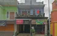 Exterior 7 Homestay Bu Suwati Syariah