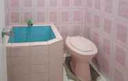 Toilet Kamar 7 Homestay Esther