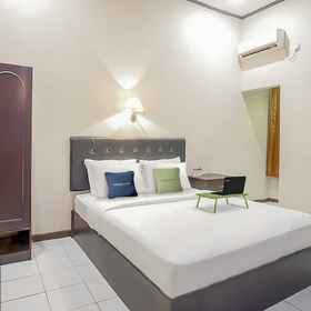 Urbanview Hotel Gading Kencana Samarinda by RedDoorz 1, Hotel Banjar Fried Chicken