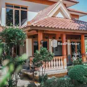 Villa Mawar Adinda Kuningan Syariah RedPartner 1, Hotel Josaphat Sudarso Catholic Private Mid-School, Cigugur
