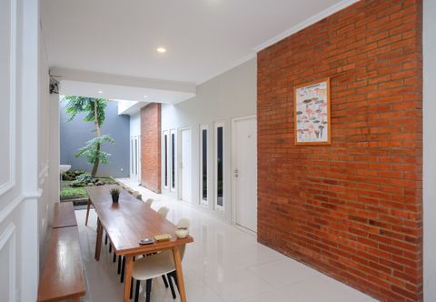 Others Urbanview Stay @H jakal by RedDoorz