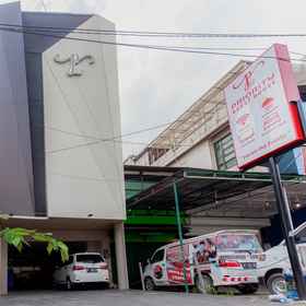 Urbanview Hotel Priority Samarinda by RedDoorz 1, Hotel Banjar Fried Chicken