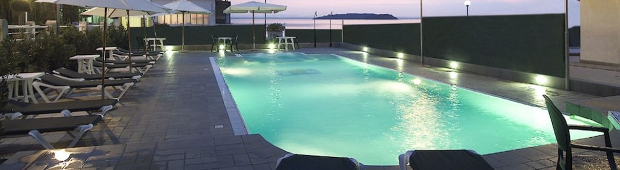 Khác Lido Lago Trasimeno