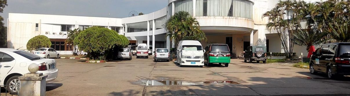 Khác Seasons of Yangon