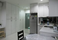 침실 5 Resort Hostel In City