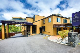 Lain-lain Greenlane Suites