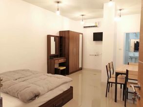 Others Train Guesthouse