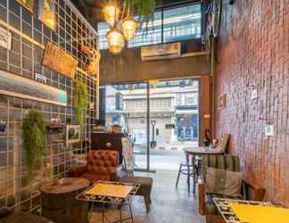 Sảnh chờ 2 Zhelter Hostel Bangkok By Zuzu