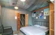 ห้องนอน 6 Zhelter Hostel Bangkok By Zuzu