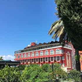 고급 빌렘 1, 갈레리 크리스탈 호텔