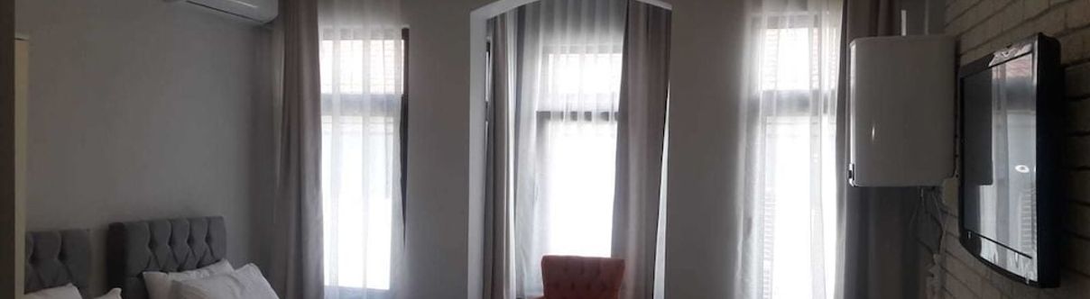 อื่นๆ Roncalli Park Suites