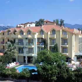 Sinem1 , 飯店图伦奇海滩