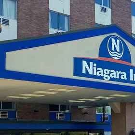 Howard Johnson Closest To The Falls and Cas1 , 飯店尼亚加拉峡谷自然保护区