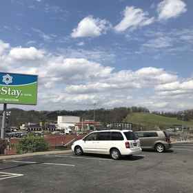 Country Hearth Inn Pigeon Forge 1, Khách sạn The Island in Pigeon Forge