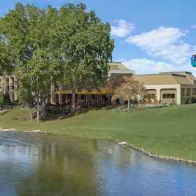 Riverside Inn Pigeon Forge TN 1, Khách sạn The Island in Pigeon Forge