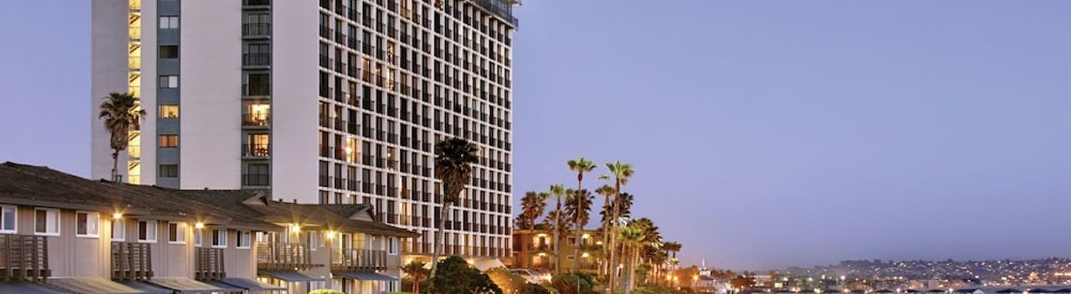 Khác Capri By the Sea