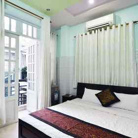 Thien Hong Hotel 1, Hotel Tran Huu Trang Cai Luong Theater