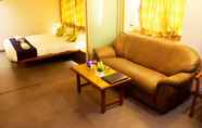 ห้องน้ำภายในห้อง 2 Vista Rooms near Intl Mumbai Airport