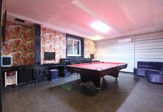 Bedroom 3 V MOTEL