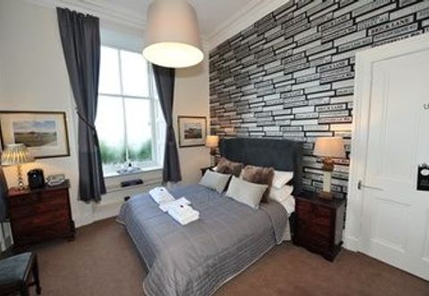 Lain-lain Edinburgh Sixteen