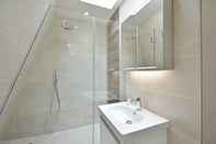 In-room Bathroom The Fitzrovia Townhouses