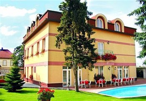 Swimming Pool Hotel Elizza