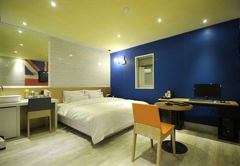 Bedroom Cube Motel