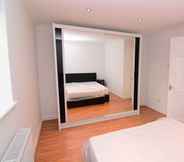 Bedroom 2 Apartment Wharf – London Excel Apartment