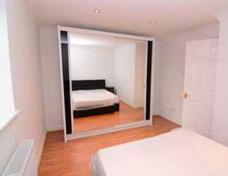 Bedroom 2 Apartment Wharf – London Excel Apartment