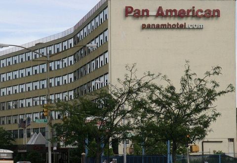 Exterior Pan American