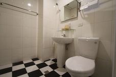 Toilet Kamar La Casa Guest House