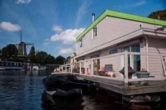 Exterior Minties Floating Bed En Breakfast